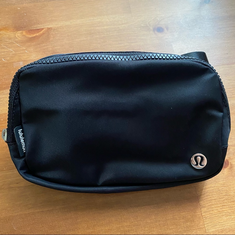 Lululemon Everywhere Belt Bag